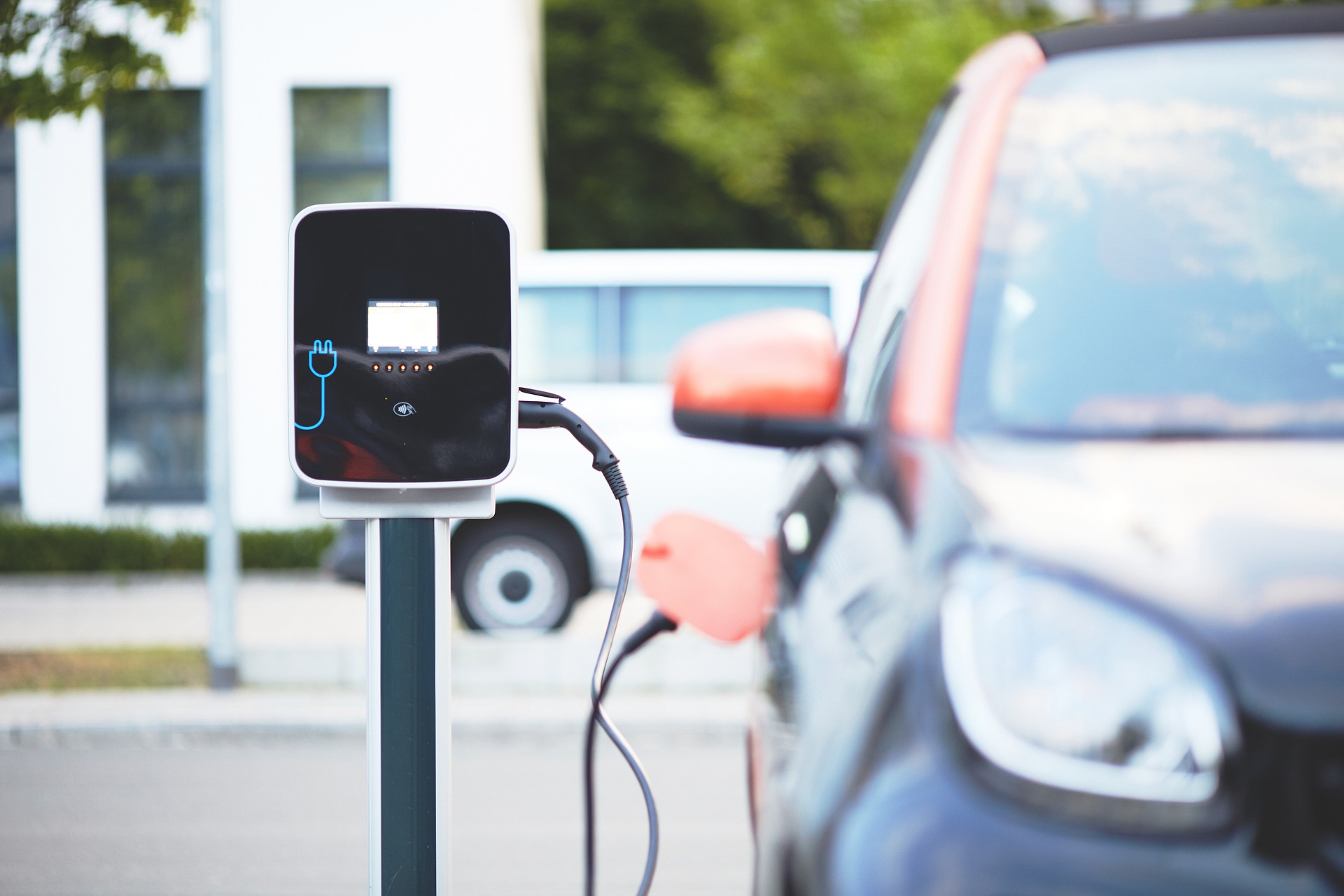 Public rapid electric vehicle charging costs rise 42% in four months